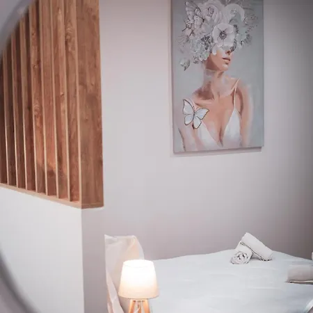 Ka Luxury Lägenhet Mantouki
